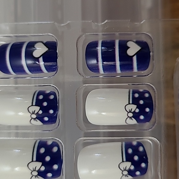 2/$16 Hearts, Bows, Polka-dots, & Stripes Press on Nails - Picture 12 of 12